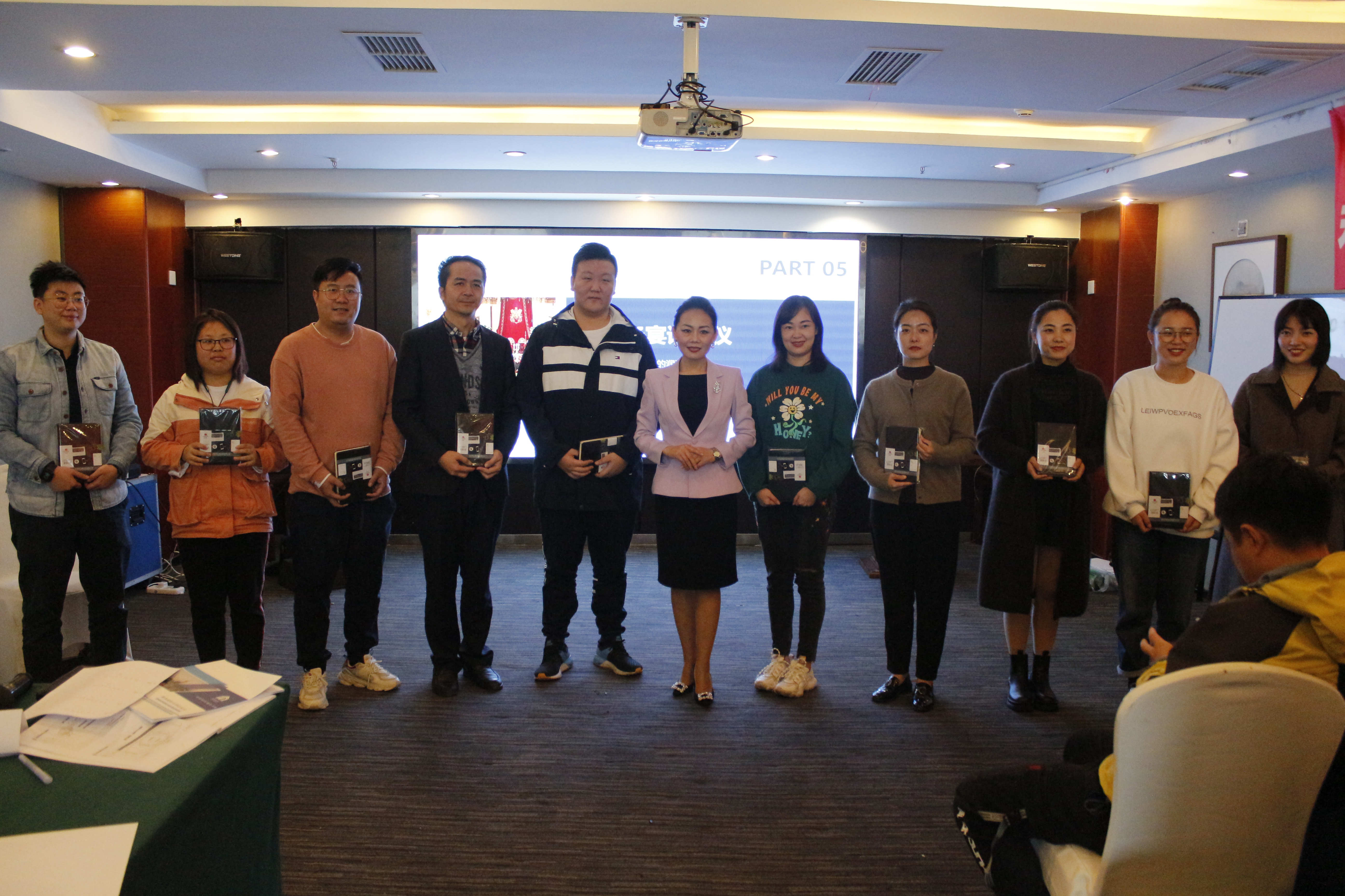 嘉來置業(yè)開展《商務(wù)接待與拜訪禮儀》培訓