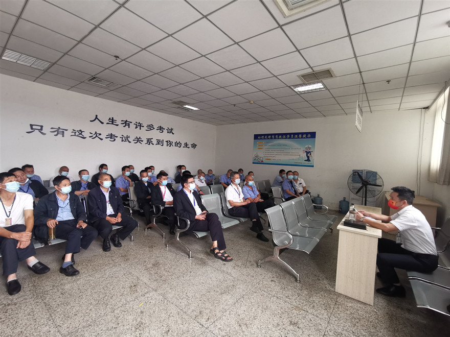 落實主體責(zé)任，推動安全發(fā)展_副本