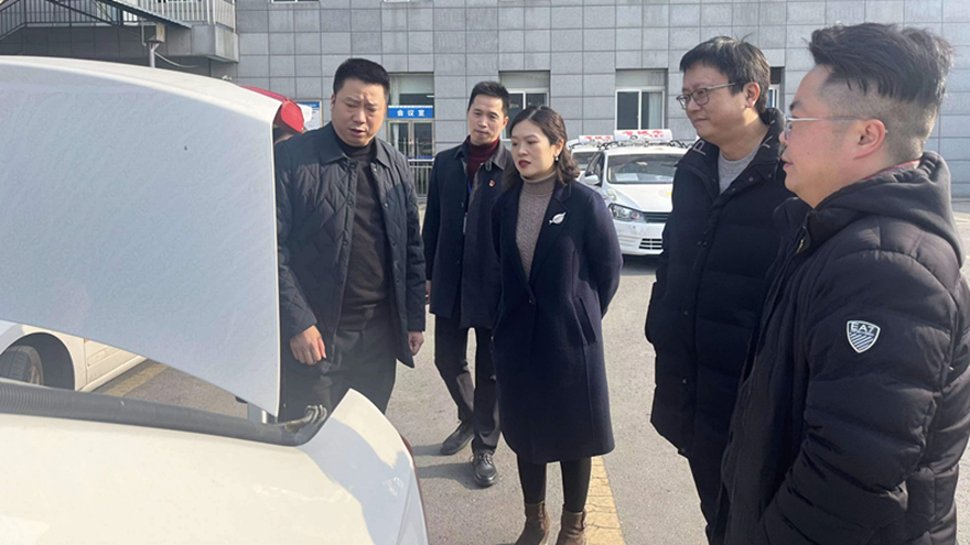 圖三：集團黨委委員、副總經(jīng)理賀維維督導綿實股份安全工作