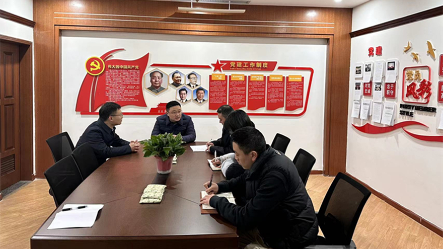 圖五：集團總會計師齊飛、副總經(jīng)理馬江水督導金控小貸安全工作